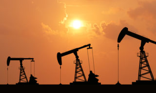 Passive strategies to exploit an oil recovery